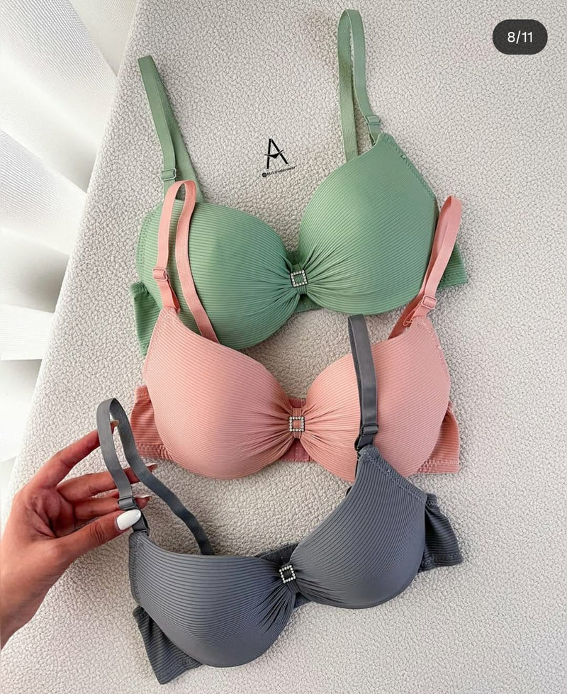 💎 Pack of 4 Luxury Ribbed Push-Up Bras – With Glam Charm 💎