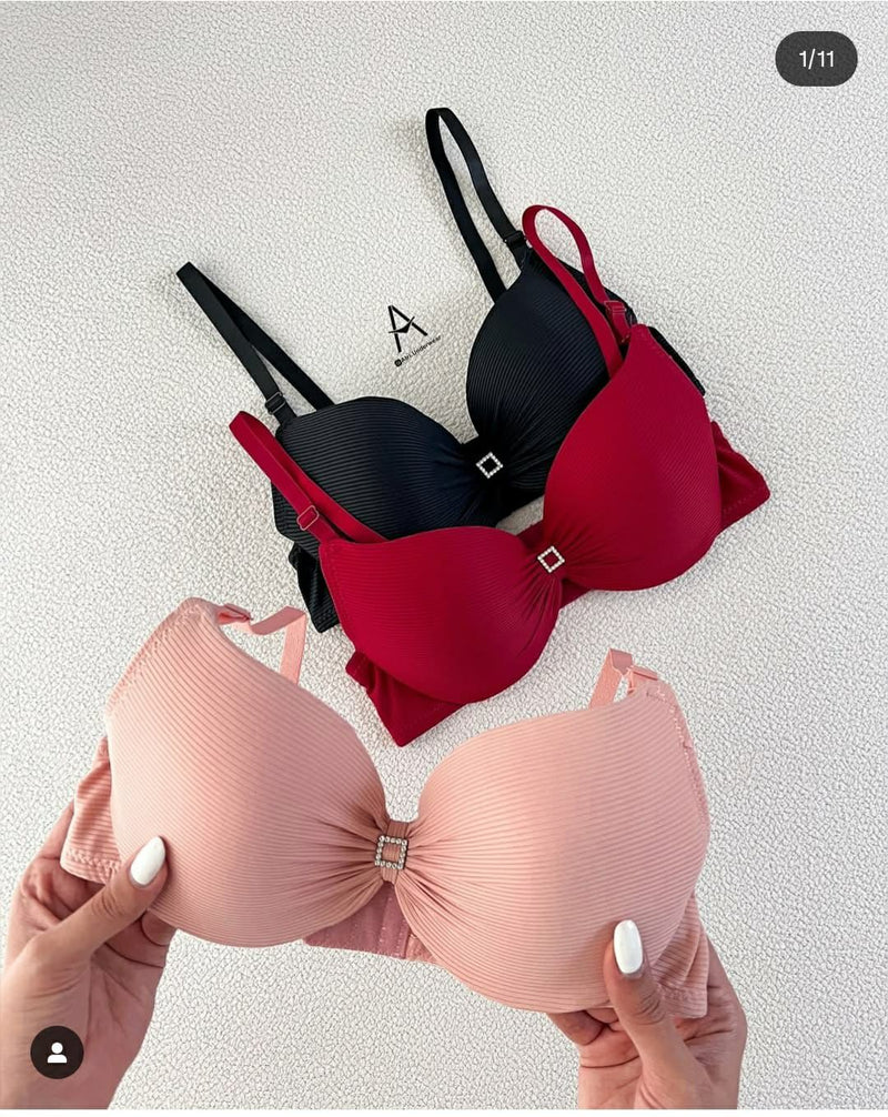 💎 Pack of 4 Luxury Ribbed Push-Up Bras – With Glam Charm 💎