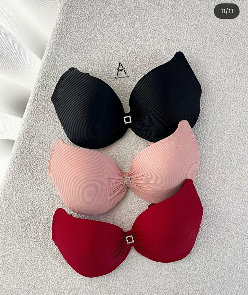 💎 Pack of 4 Luxury Ribbed Push-Up Bras – With Glam Charm 💎