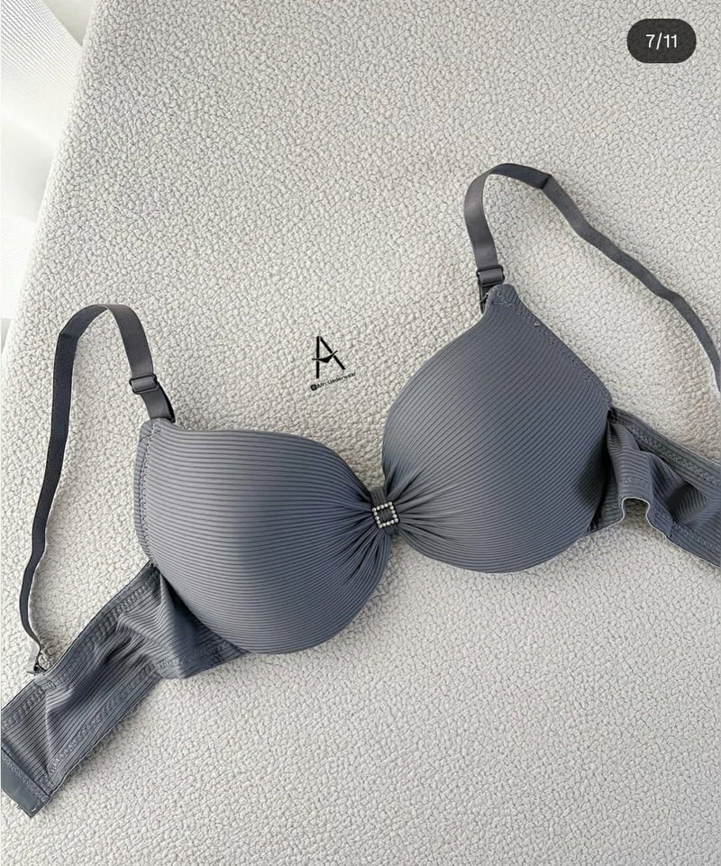 💎 Pack of 4 Luxury Ribbed Push-Up Bras – With Glam Charm 💎